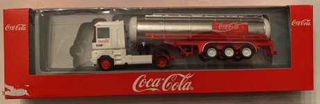 10215-1 € 12,50 coca cola vrachtwagen grijs wit ca 20 cm.jpeg